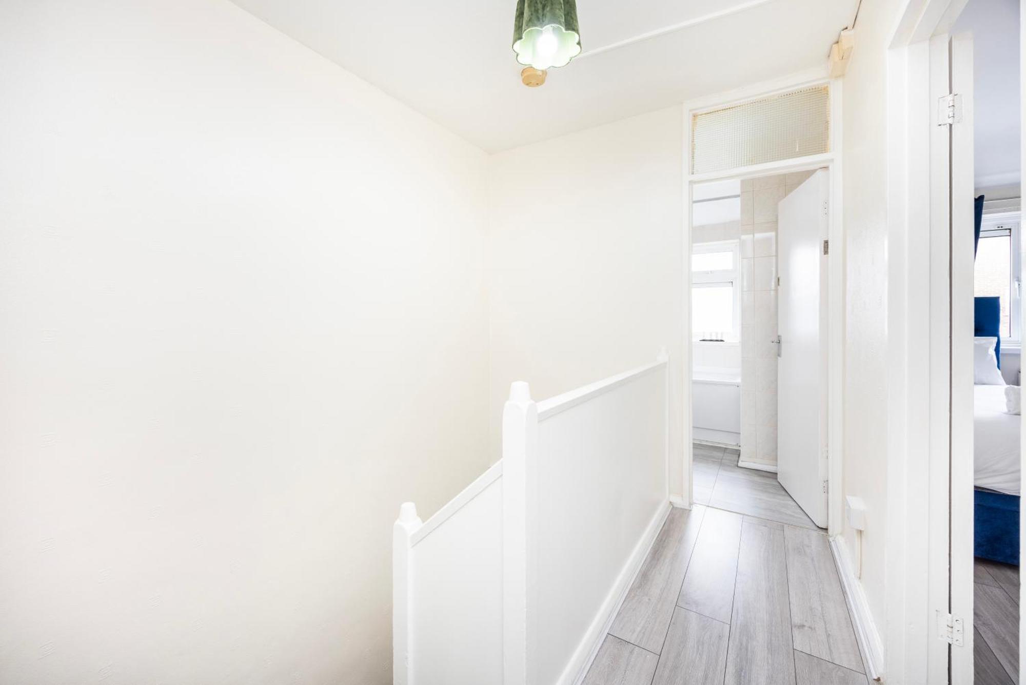 Garland Modern Close To Station 3 Bedroom Appartement Londen